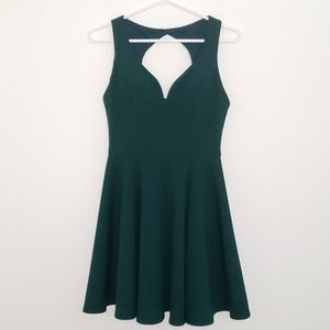 Green V-Neck Flare Dress
Size 5/6